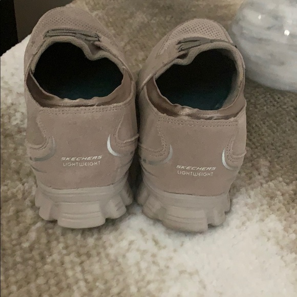 Skechers Leather Slipons with memory foam - Picture 4 of 6